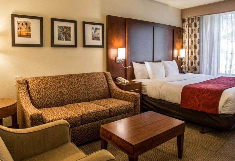 هتل Comfort Suites Miami  Kendall