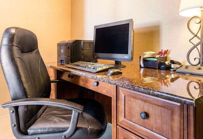 هتل Comfort Suites Normal University Area