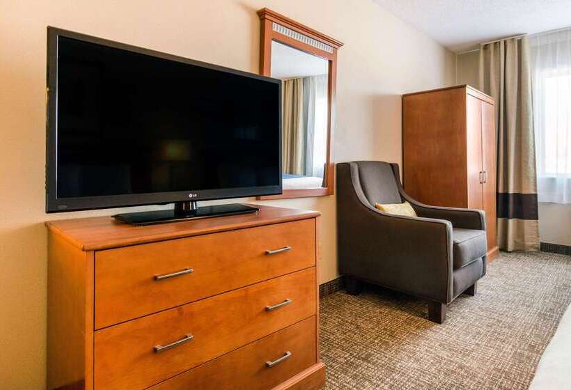 هتل Comfort Suites Normal University Area
