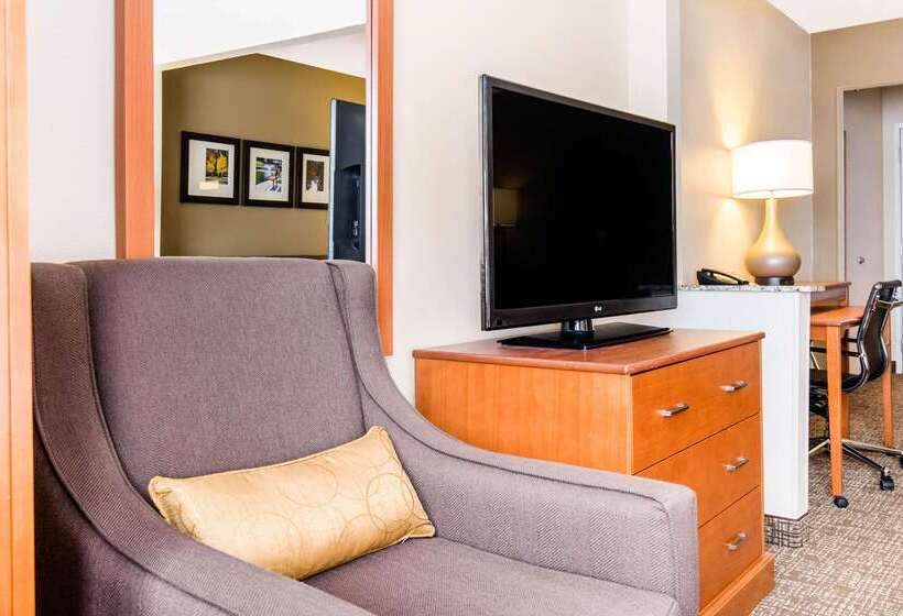 هتل Comfort Suites Normal University Area