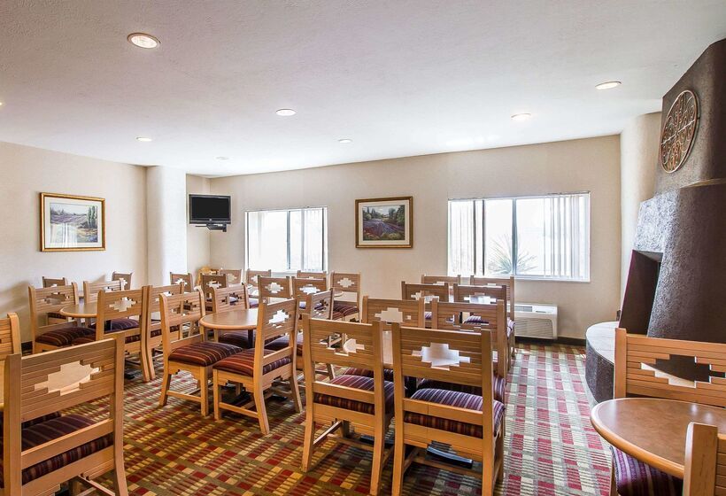 בית מלון כפרי Comfort Suites Peoria Sports Complex