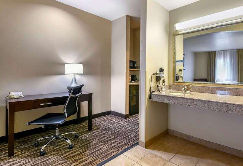 酒店 Comfort Suites Portland Airport