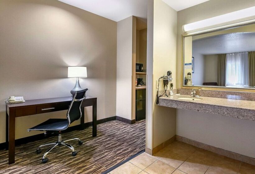 هتل Comfort Suites Portland Airport