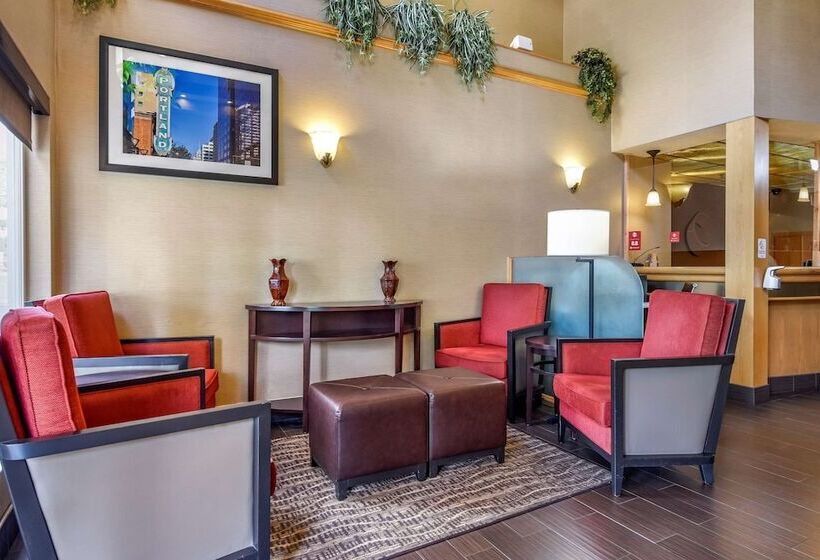 هتل Comfort Suites Portland Airport