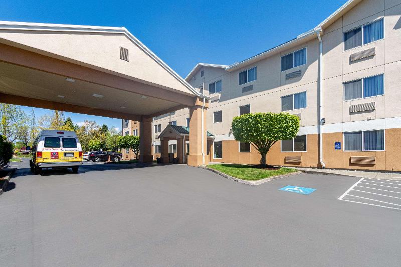 هتل Comfort Suites Portland Airport