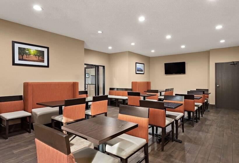 هتل Comfort Suites University