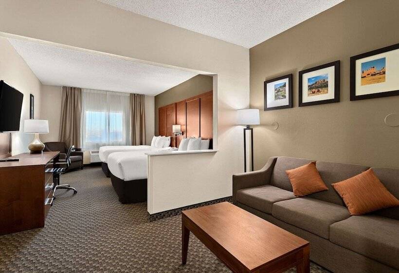 هتل Comfort Suites University