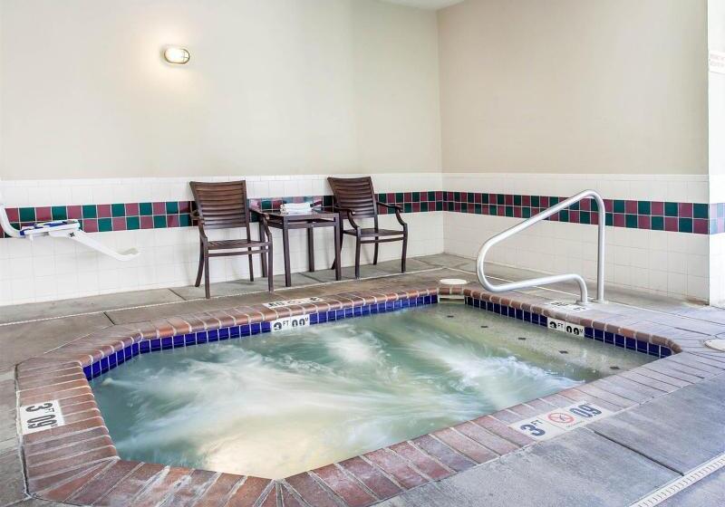 Отель Comfort Suites Yakima