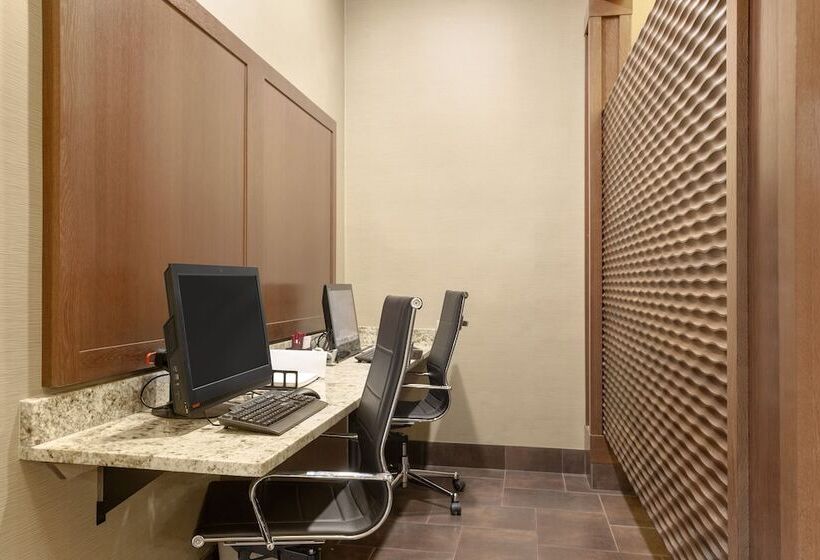 هتل Comfort Suites Yakima