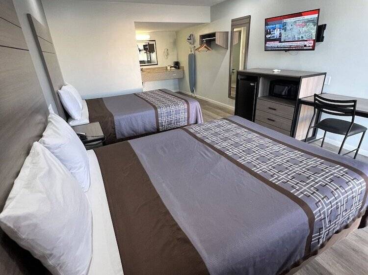 בית מלון כפרי Continental Inn And Suites