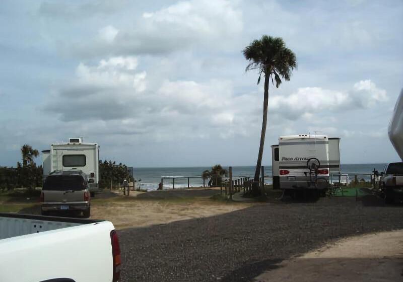 فندق Coral Sands Inn