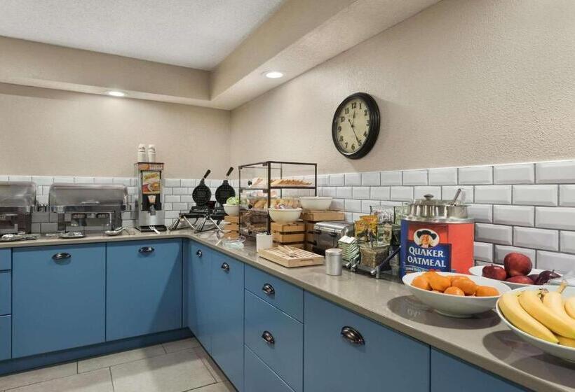 هتل Country Inn & Suites By Radisson, Ankeny, Ia