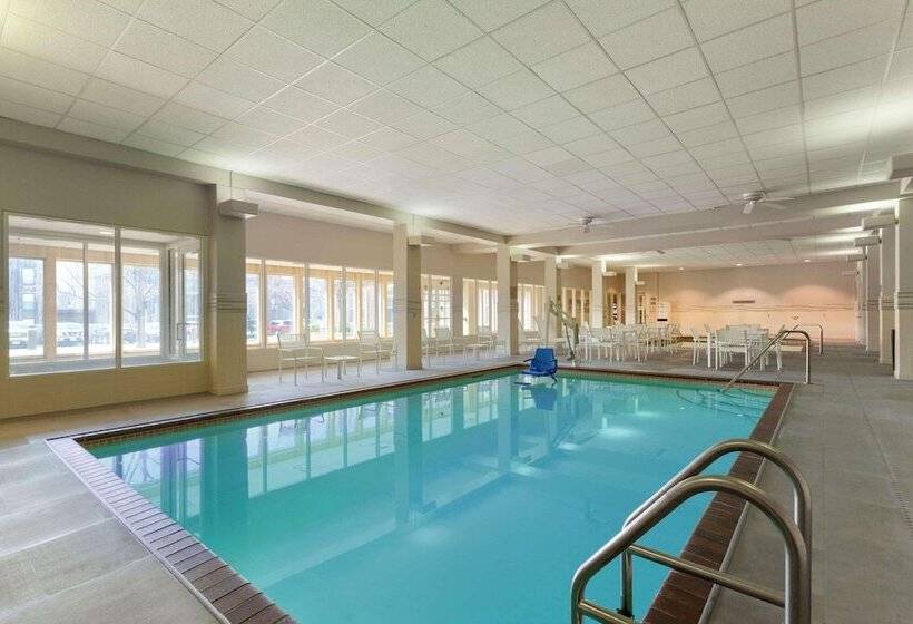 هتل Country Inn & Suites By Radisson, Bloomington At Mall Of America, Mn