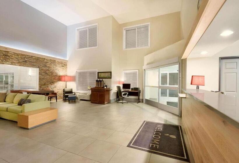 هتل Country Inn & Suites By Radisson, Chippewa Falls, Wi