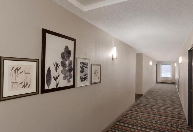 هتل Country Inn & Suites By Radisson, Chippewa Falls, Wi