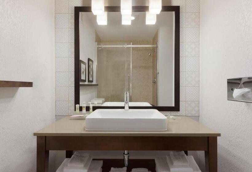 هتل Country Inn & Suites By Radisson, Chippewa Falls, Wi