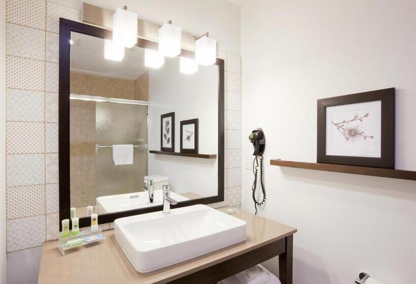 هتل Country Inn & Suites By Radisson, Chippewa Falls, Wi