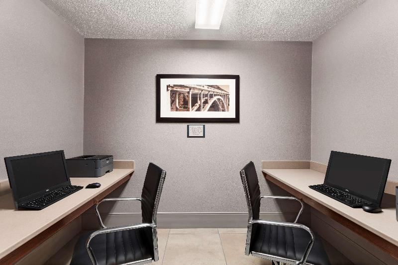 هتل Harmony Inn & Suites