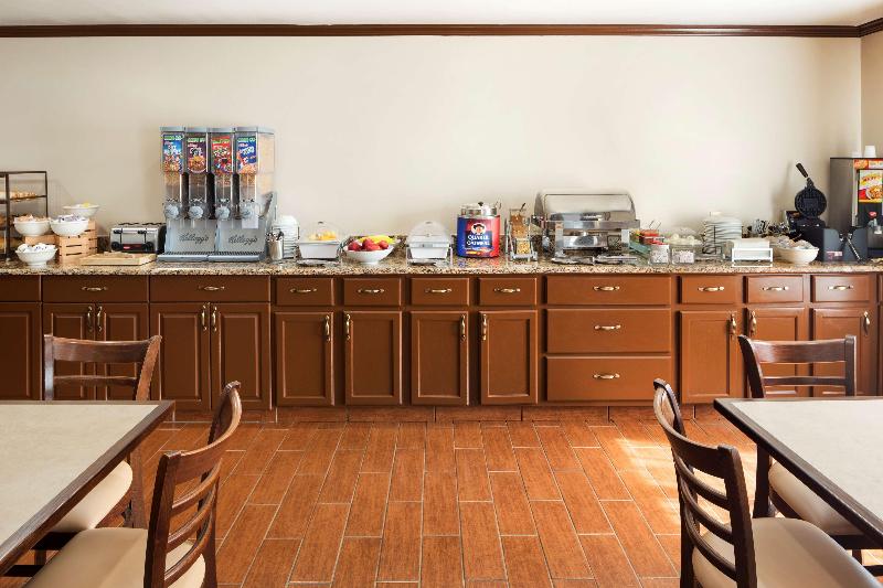 هتل Country Inn & Suites By Radisson, Grand Rapids Airport, Mi