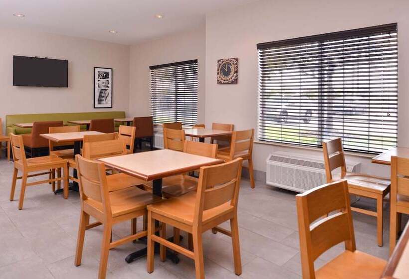هتل Country Inn & Suites By Radisson, Omaha Airport, Ia