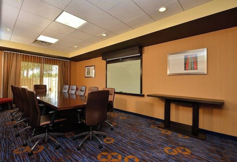 هتل Courtyard By Marriott Bentonville