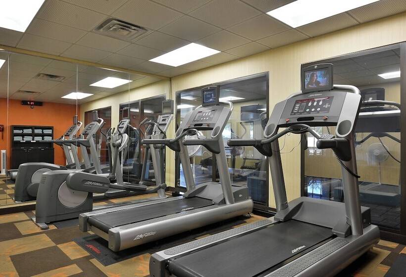 هتل Courtyard By Marriott Bentonville