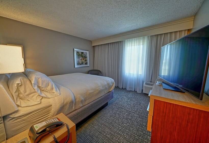 هتل Courtyard By Marriott Bentonville