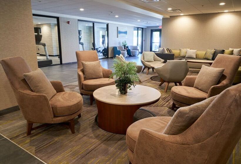 هتل Courtyard By Marriott Bentonville