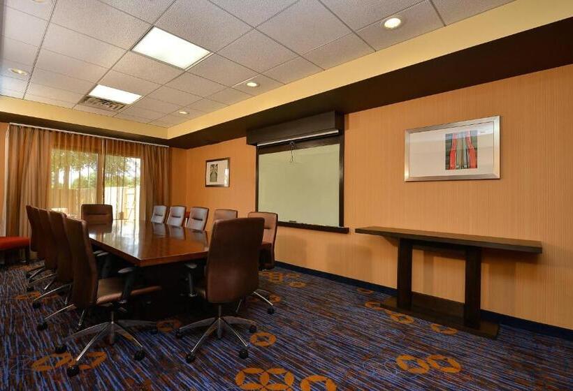 هتل Courtyard By Marriott Bentonville