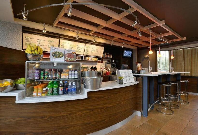 هتل Courtyard By Marriott Bentonville