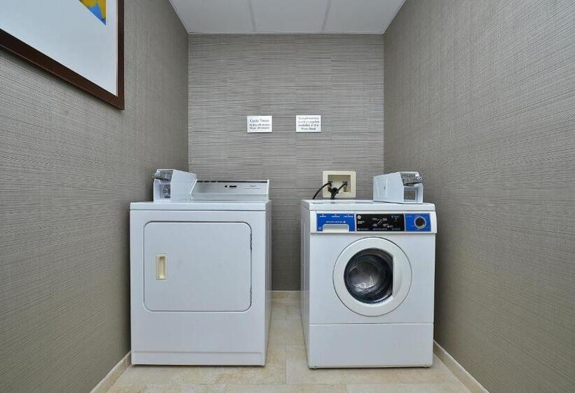 هتل Courtyard By Marriott Bentonville