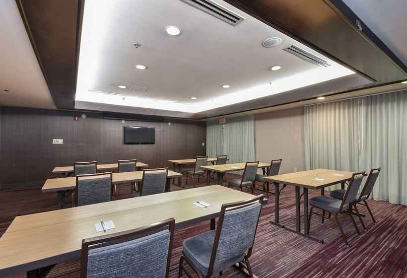ホテル Courtyard By Marriott Charlotte Matthews