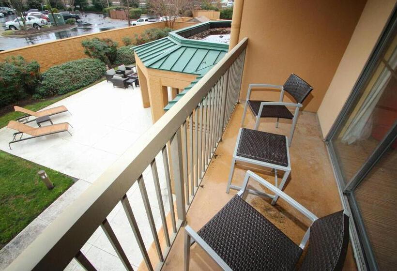 هتل Courtyard Chesapeake Greenbrier