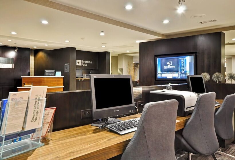 هتل Courtyard By Marriott Jacksonville Airport/ Northeast