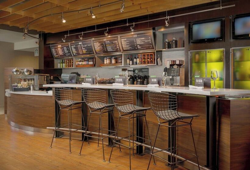 هتل Courtyard By Marriott New Haven Orange