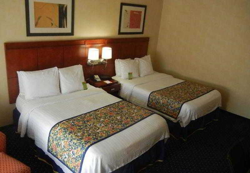 هتل Courtyard By Marriott New Haven Orange