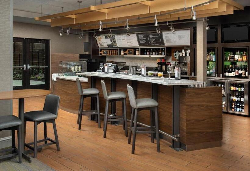Отель Courtyard By Marriott Portland Tigard