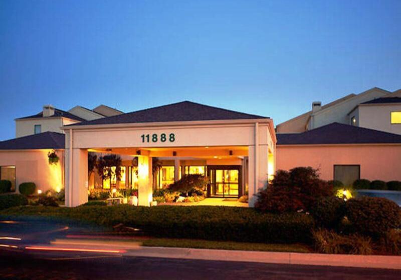 هتل Courtyard St. Louis Westport Plaza