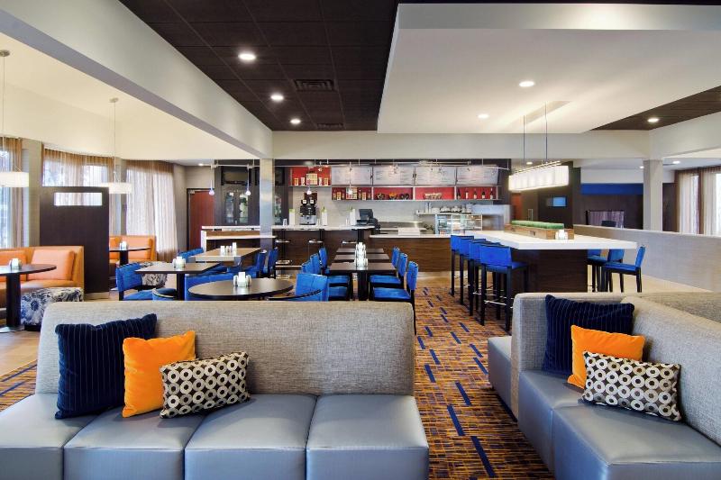 هتل Courtyard St. Louis Westport Plaza