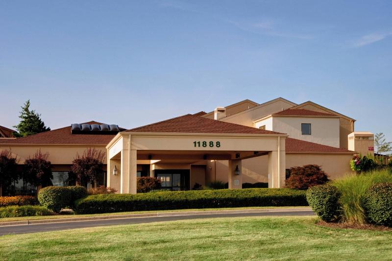 هتل Courtyard St. Louis Westport Plaza
