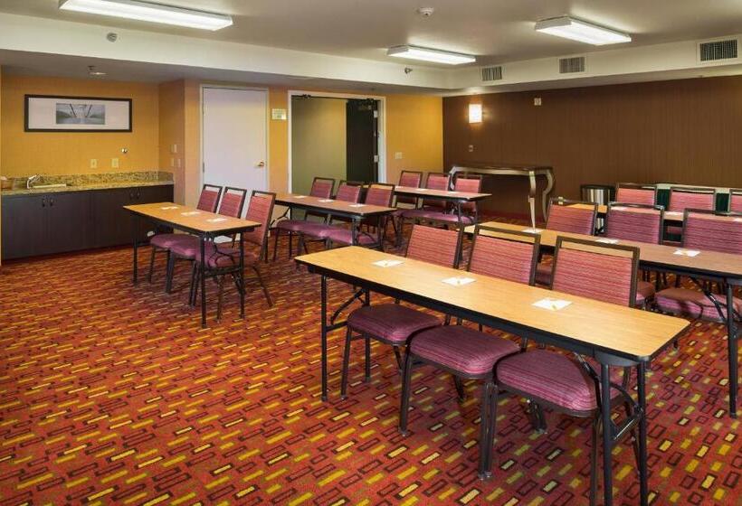 Отель Courtyard By Marriott Vacaville