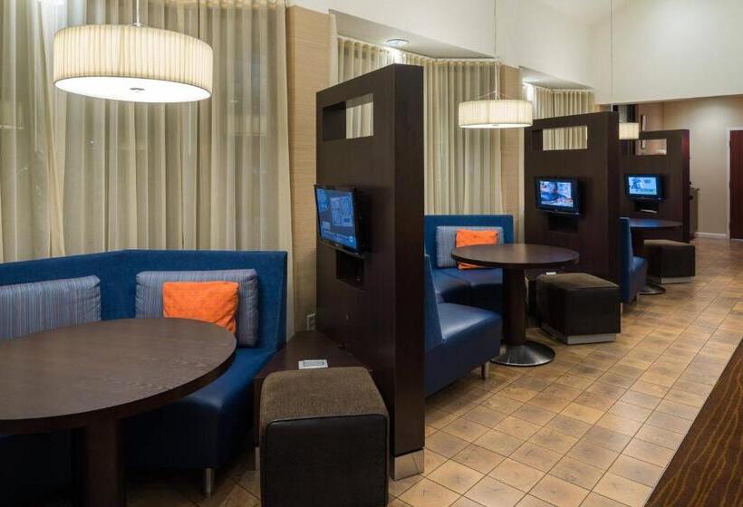 Отель Courtyard By Marriott Vacaville