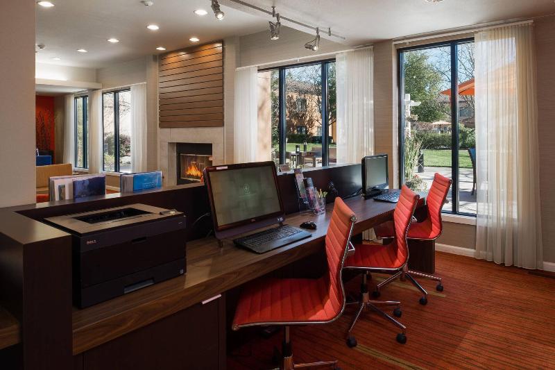 Отель Courtyard By Marriott Vacaville