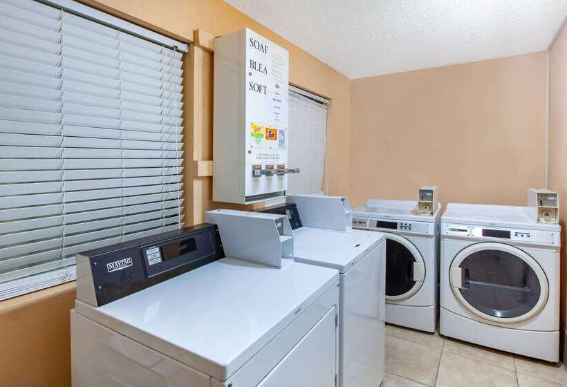 בית מלון כפרי Days Inn & Suites By Wyndham Webster Nasaclearlakehouston