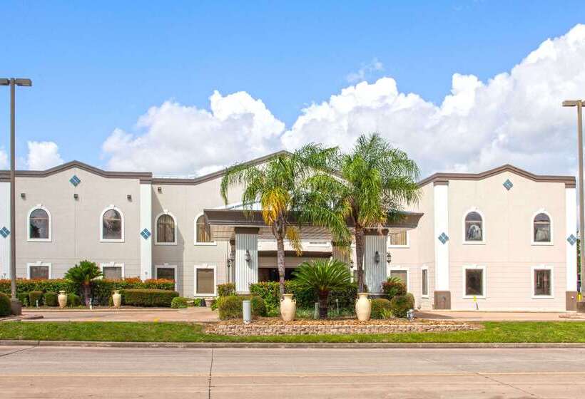 בית מלון כפרי Days Inn & Suites By Wyndham Webster Nasaclearlakehouston
