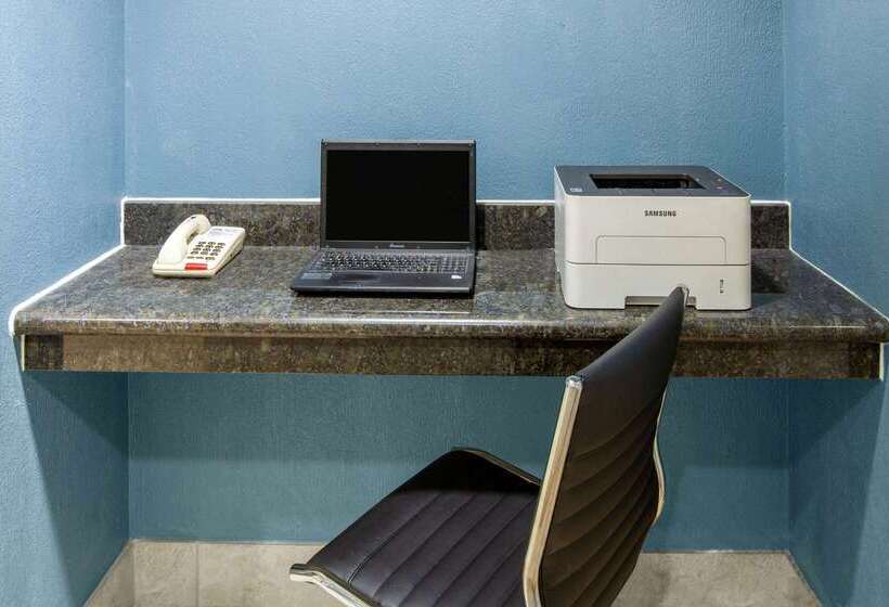 בית מלון כפרי Days Inn & Suites By Wyndham Webster Nasaclearlakehouston