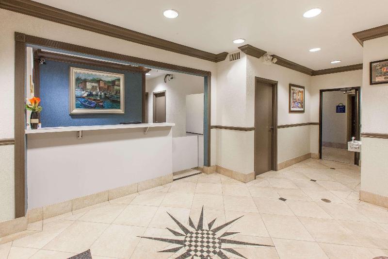 בית מלון כפרי Days Inn & Suites By Wyndham Webster Nasaclearlakehouston