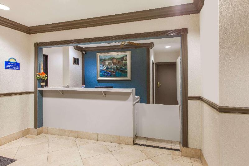 בית מלון כפרי Days Inn & Suites By Wyndham Webster Nasaclearlakehouston
