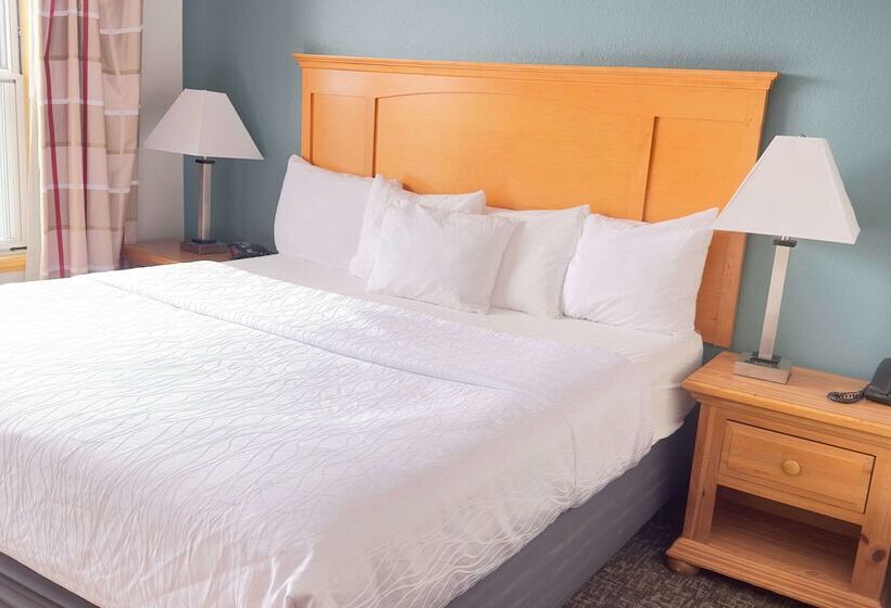 هتل Duluth Inn & Suites Near Spirit Mountain