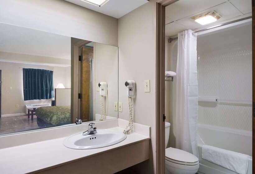 فندق Econo Lodge Inn And Suites East Knoxville